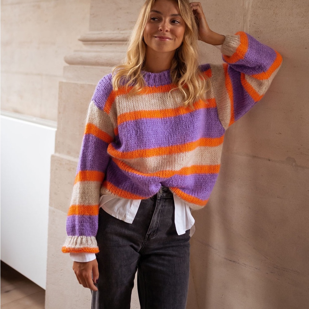 Excellent Condition Boutique Striped Purple and Orange Women's Sweater Size Smal